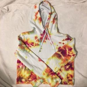 tie dye cropped hoodie!! 🔥